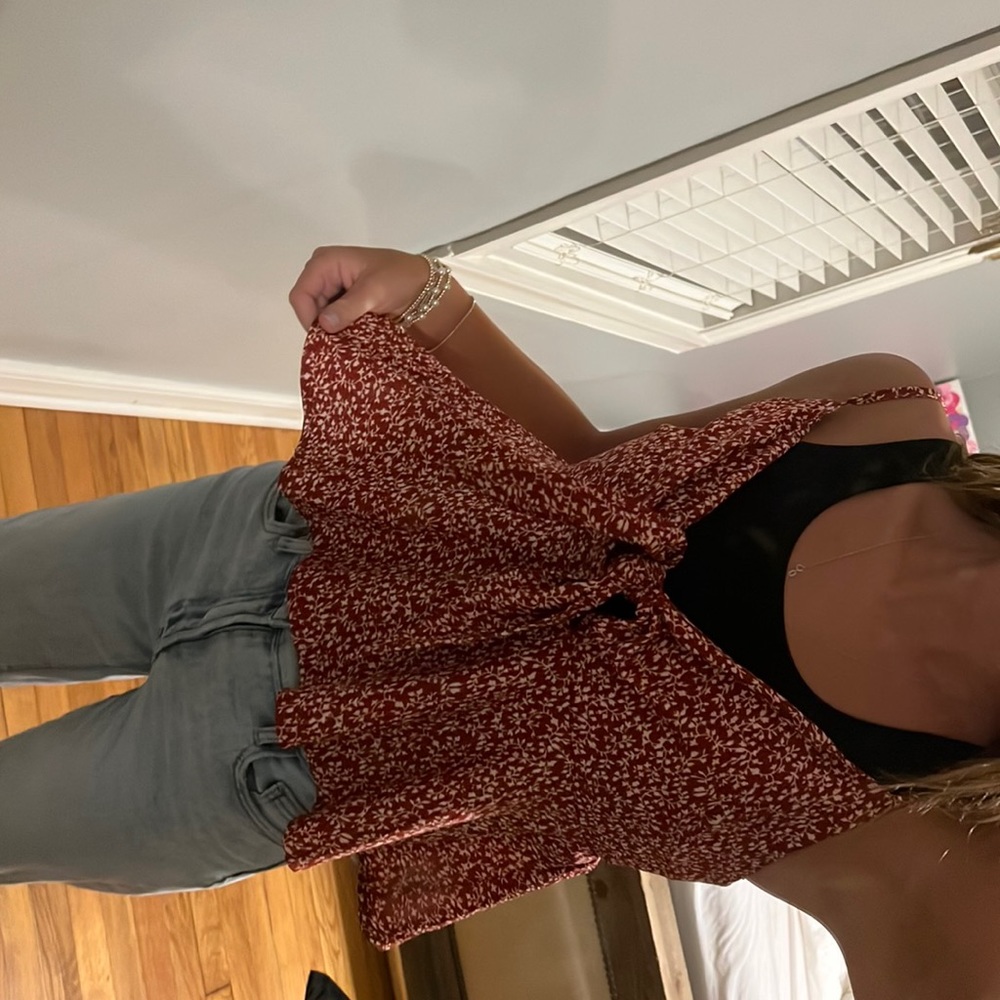 Red top - Picture 2 of 2